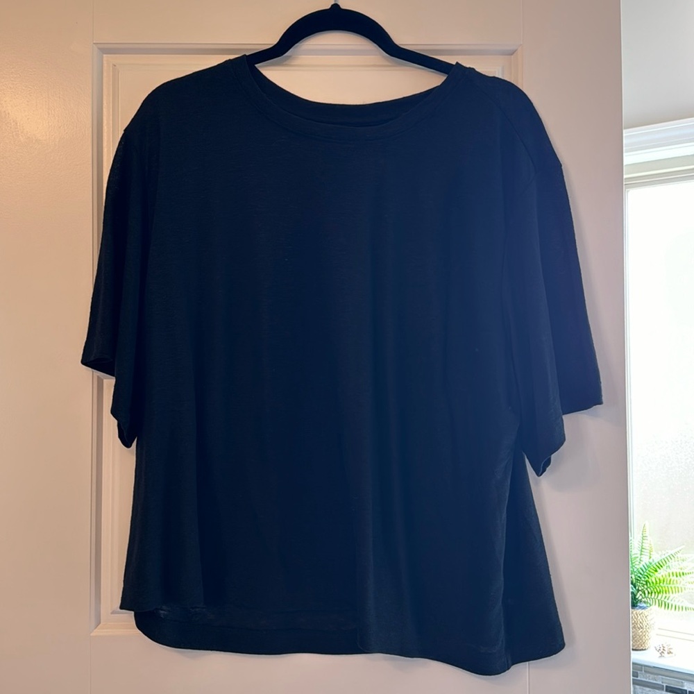 Universal threads black top